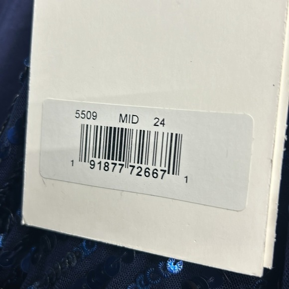 Mac Duggal 5509 NWT SEQUINED WRAP OVER 3/4 SLEEVE GOWN - Picture 12 of 12